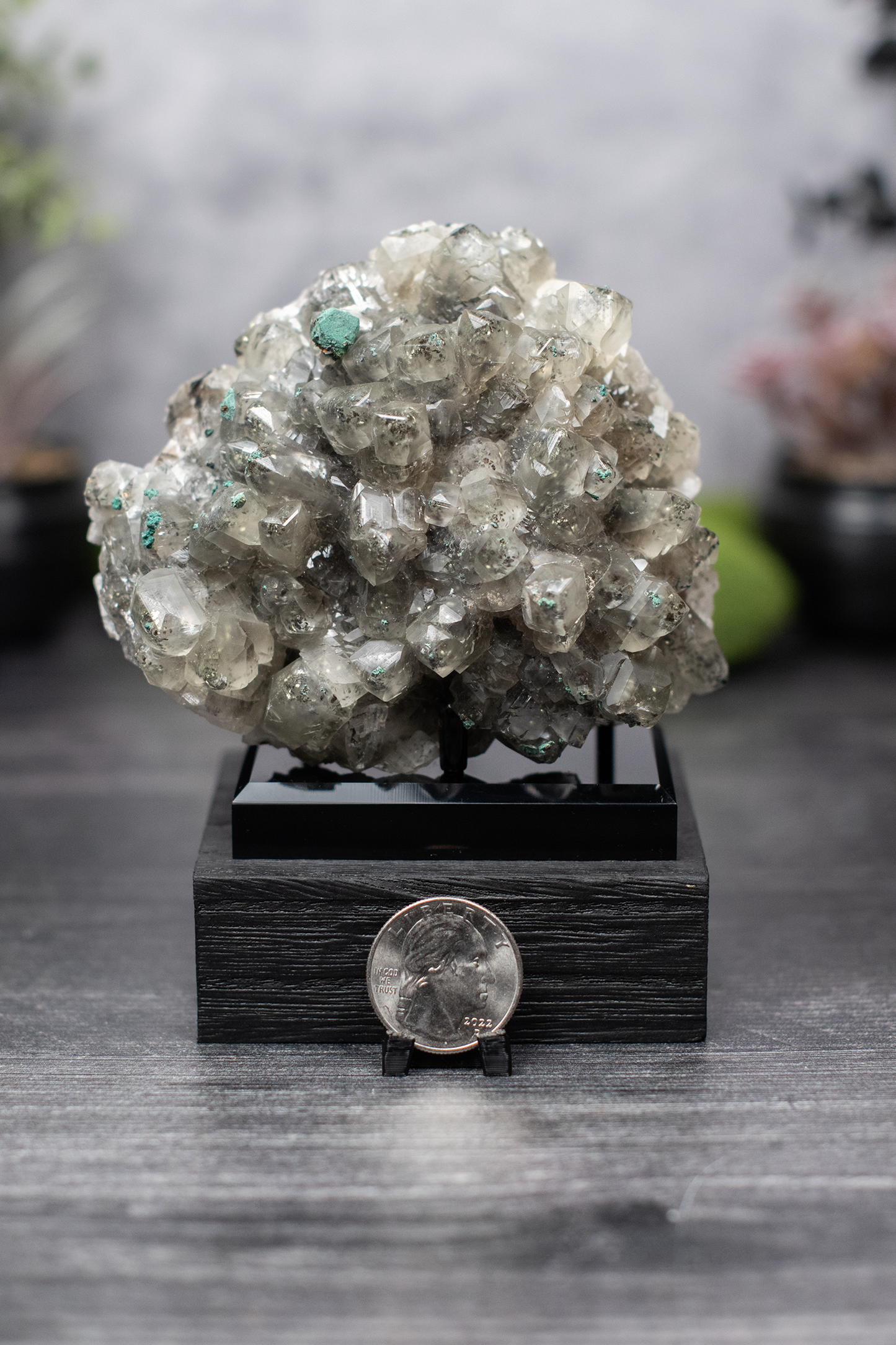 Malchite on Pyrite incl. Calcite