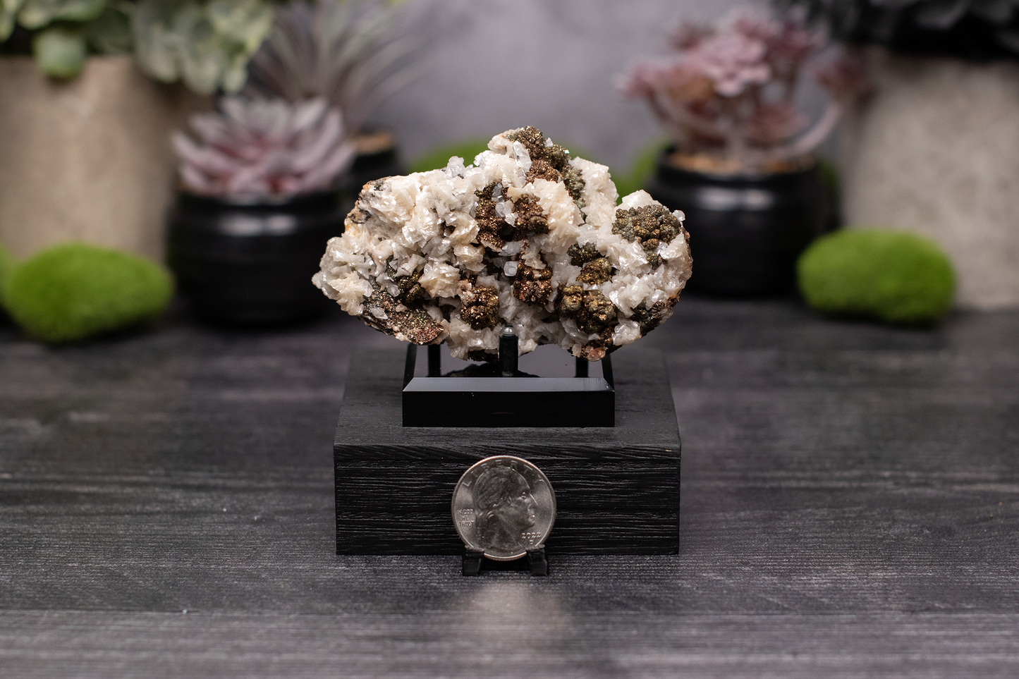 Hubei Dolomite on Chalcopyrite