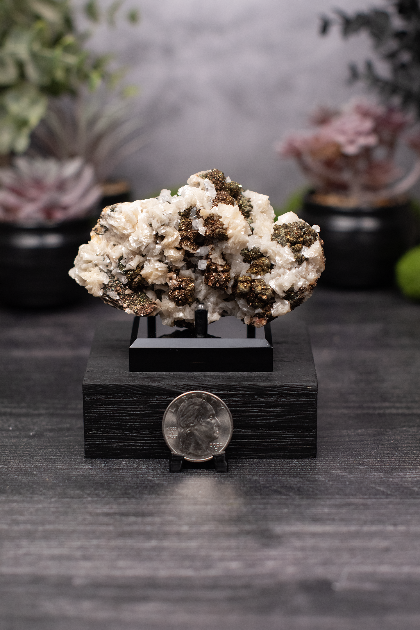 Hubei Dolomite on Chalcopyrite
